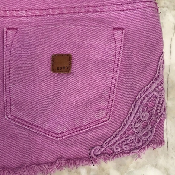 Roxy Pink Denim Button Fly Shorts Size 27 - Picture 6 of 16